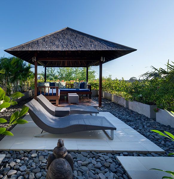 Bendega Rato - Roof deck sunbathing
